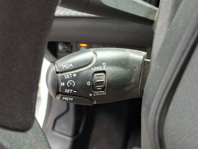 Peugeot 208 affaire - Photo 23
