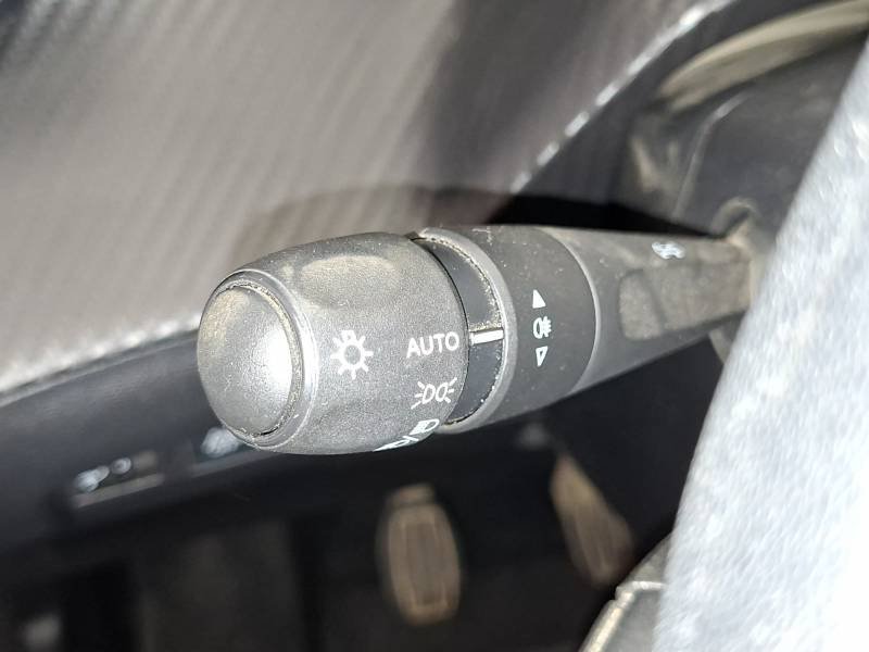 Peugeot 208 affaire - Photo 33