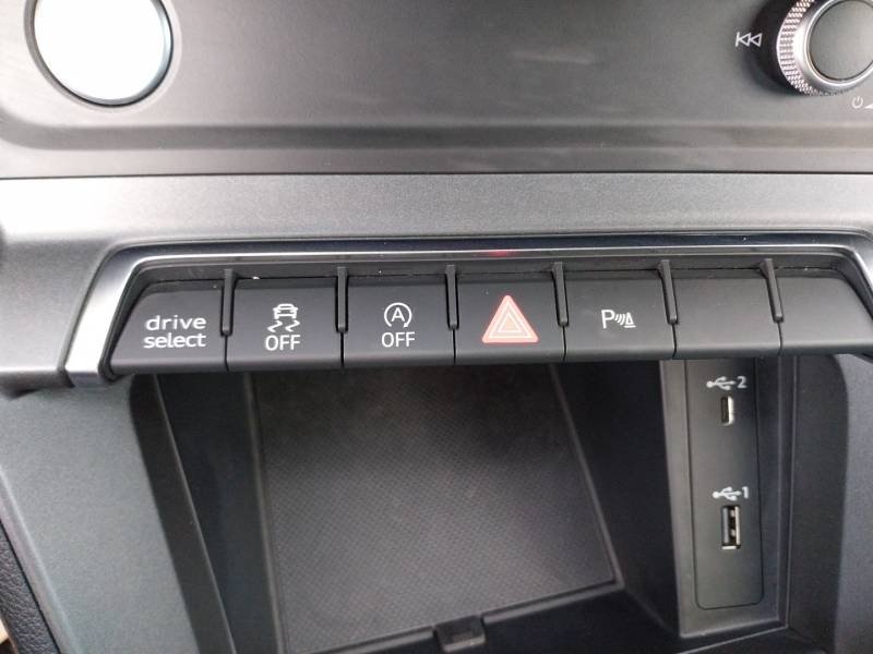 Audi Q3 - Photo 42
