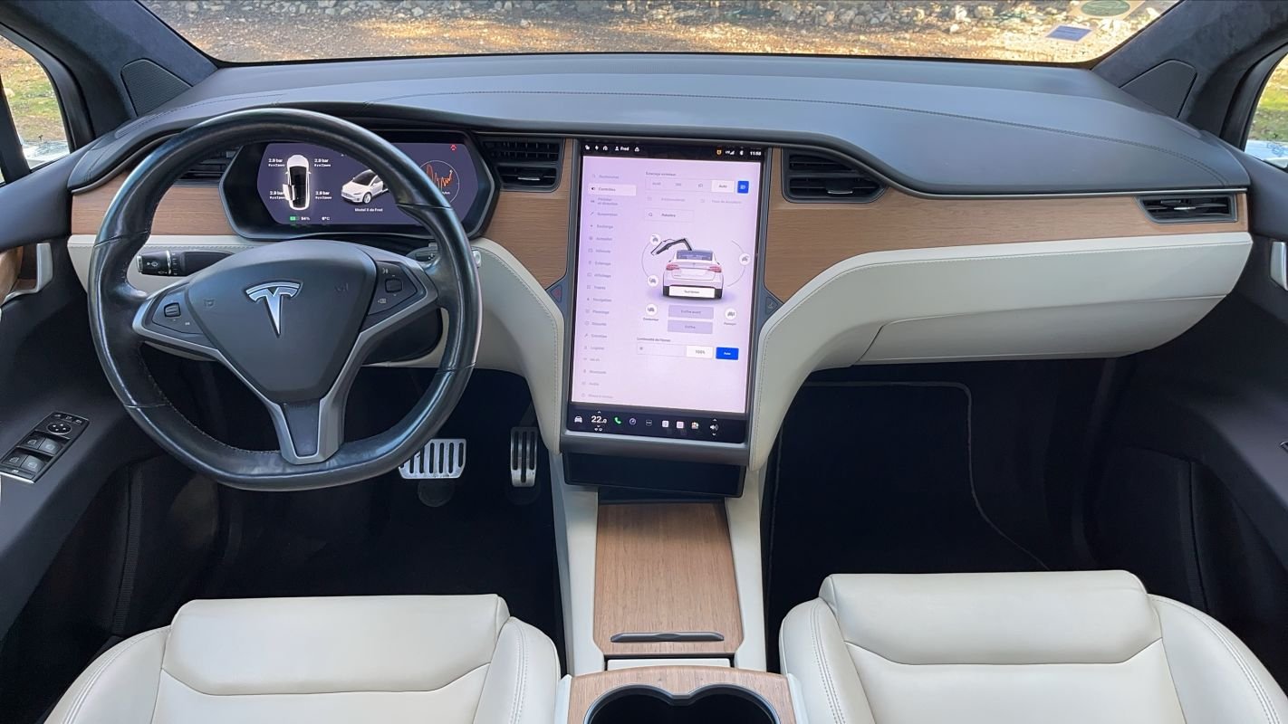 Tesla Model X - Photo 11