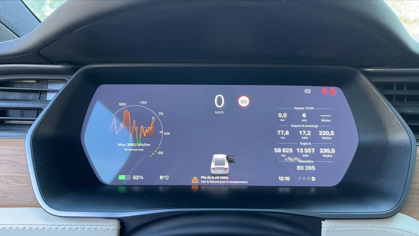 Tesla Model X - Photo 12