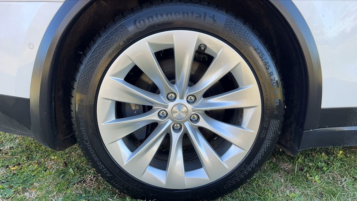 Tesla Model X - Photo 16