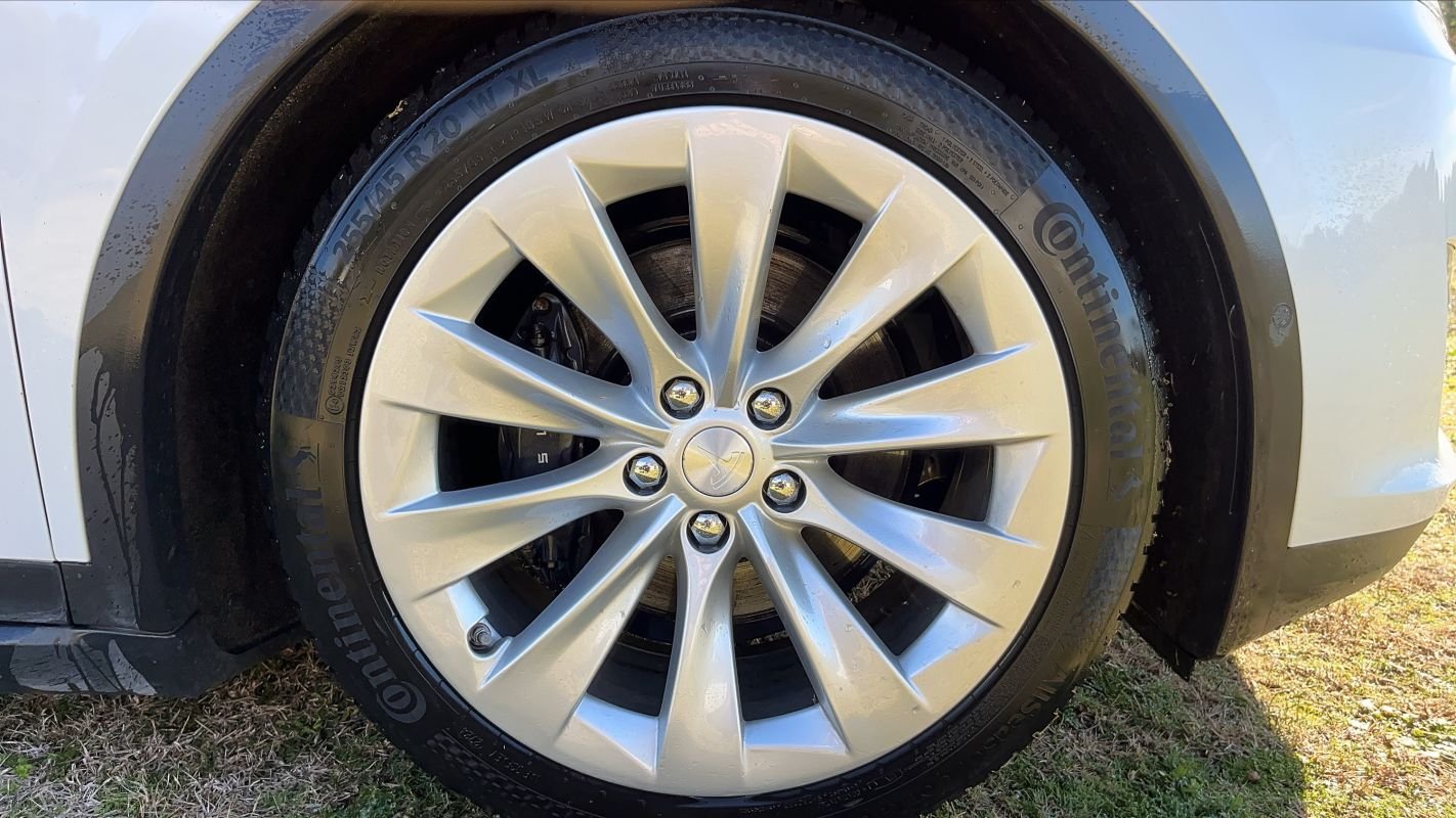 Tesla Model X - Photo 17