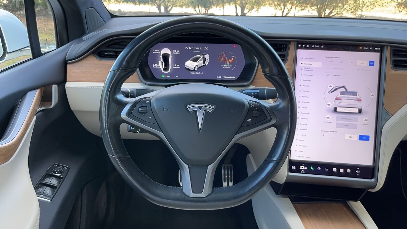 Tesla Model X - Photo 22