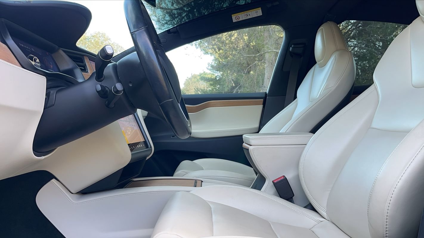 Tesla Model X - Photo 26