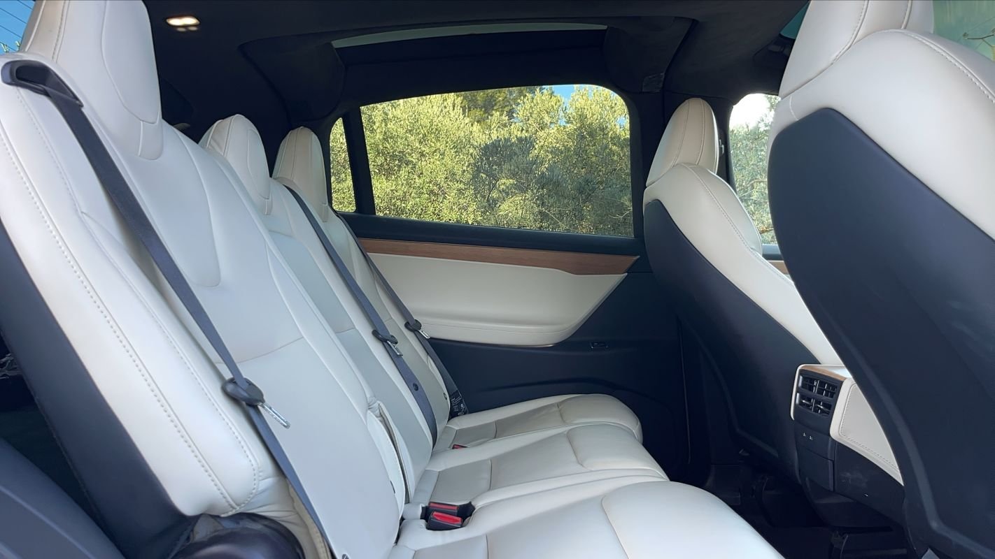 Tesla Model X - Photo 28