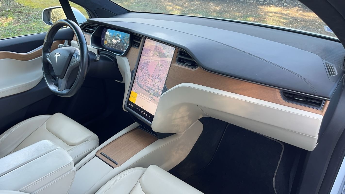 Tesla Model X - Photo 10