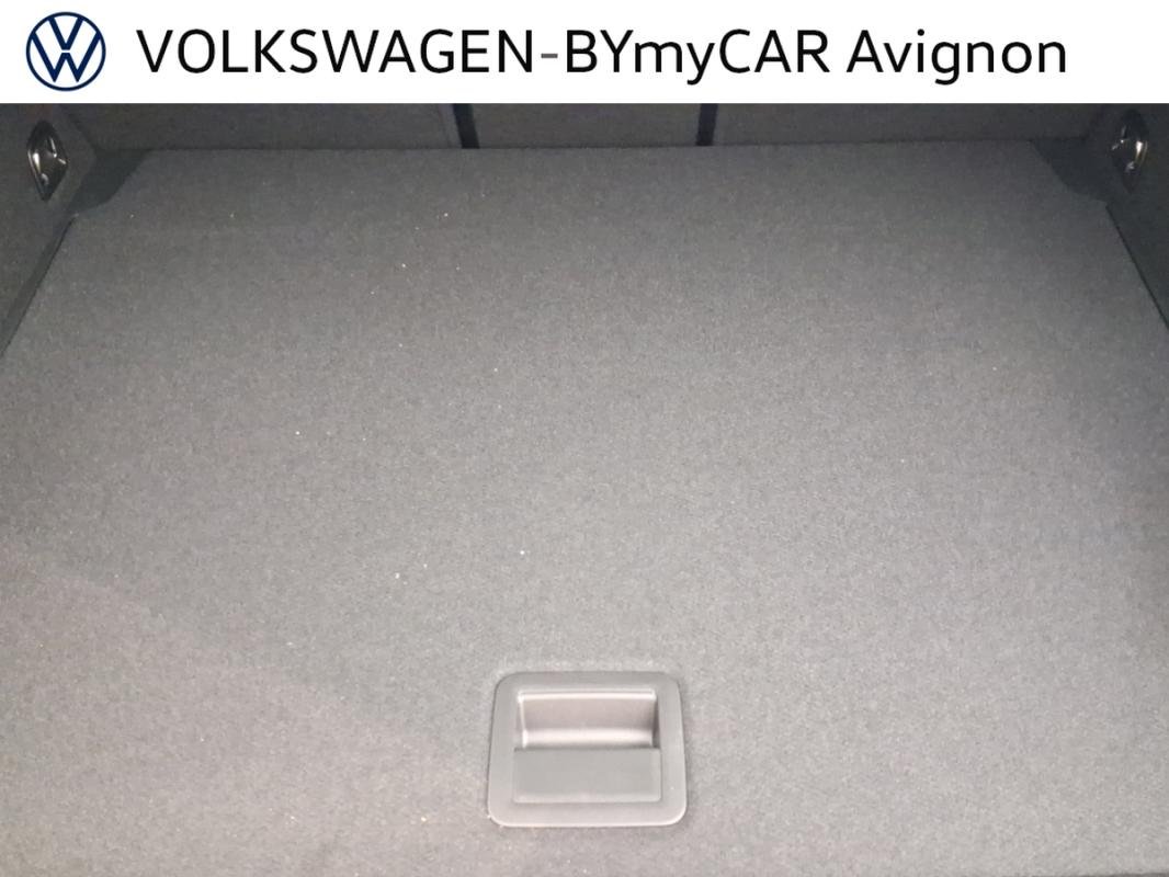 Volkswagen T-Roc - Photo 25