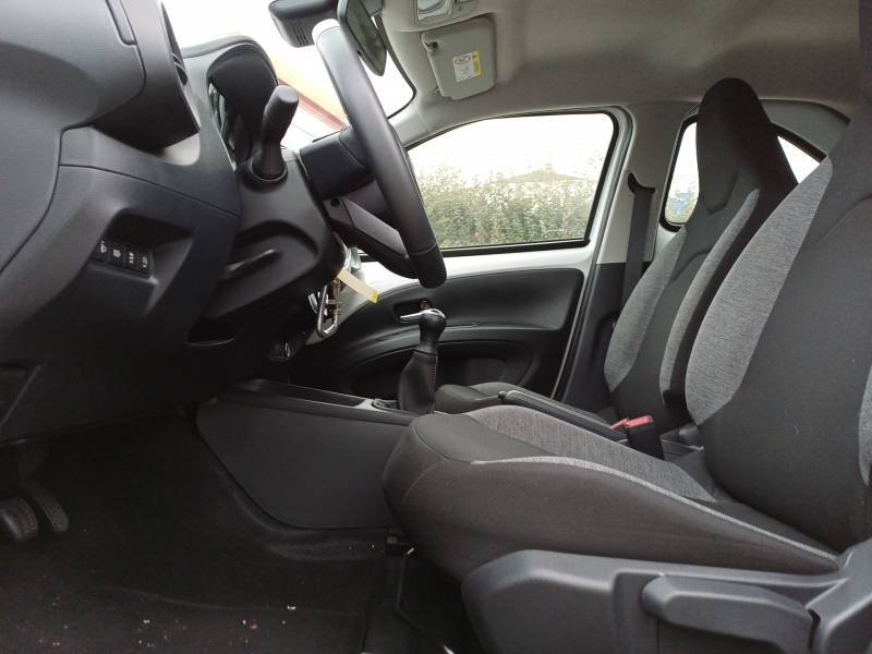 Toyota aygo x - Photo 17