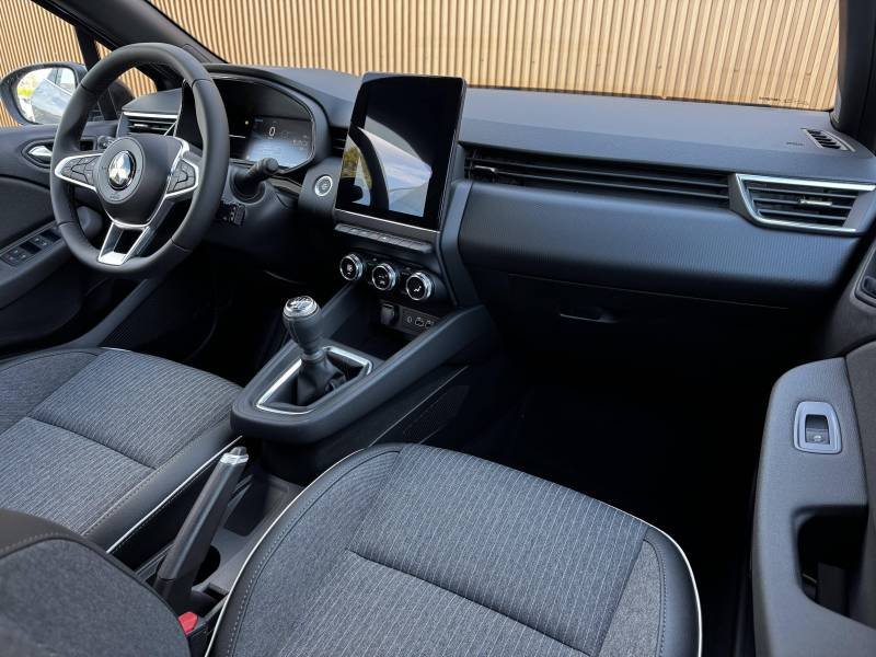 Mitsubishi Colt - Photo 9