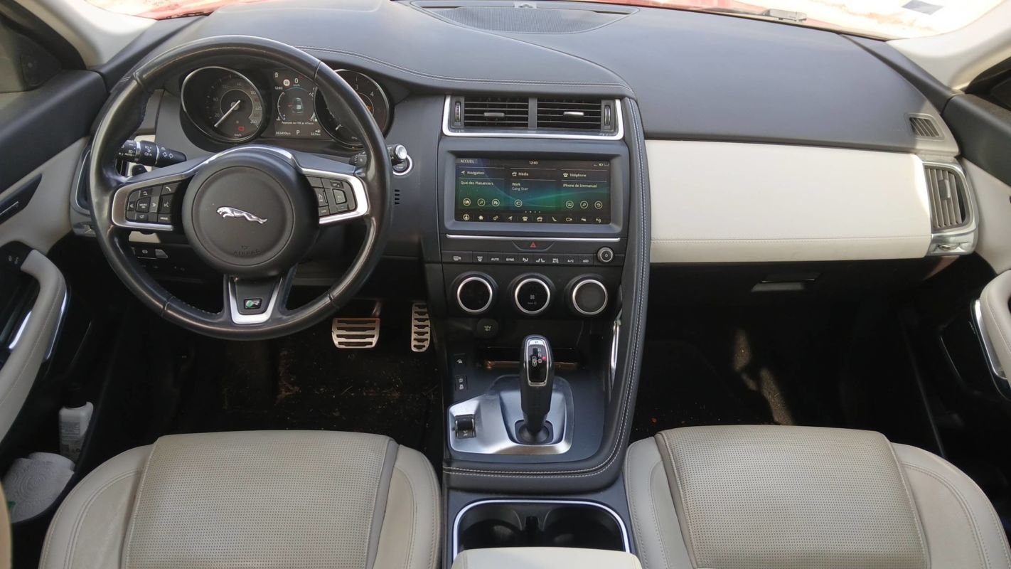 Jaguar E-PACE - Photo 11