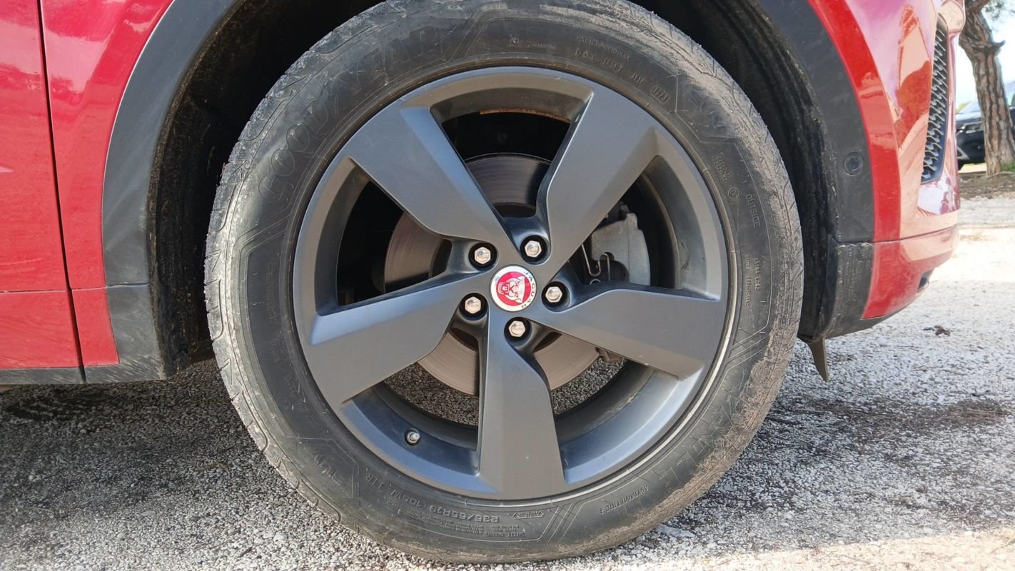Jaguar E-PACE - Photo 17
