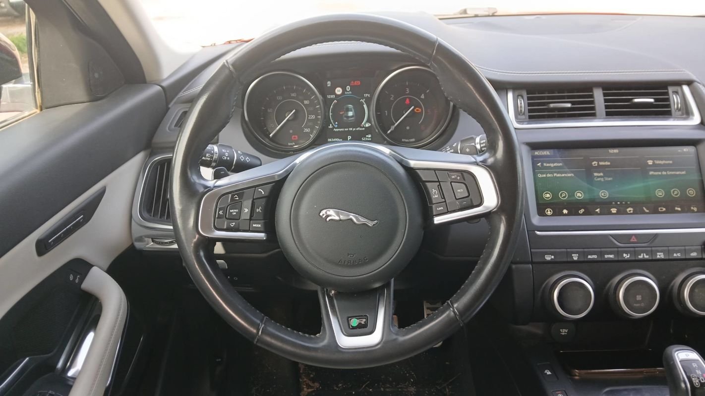 Jaguar E-PACE - Photo 22