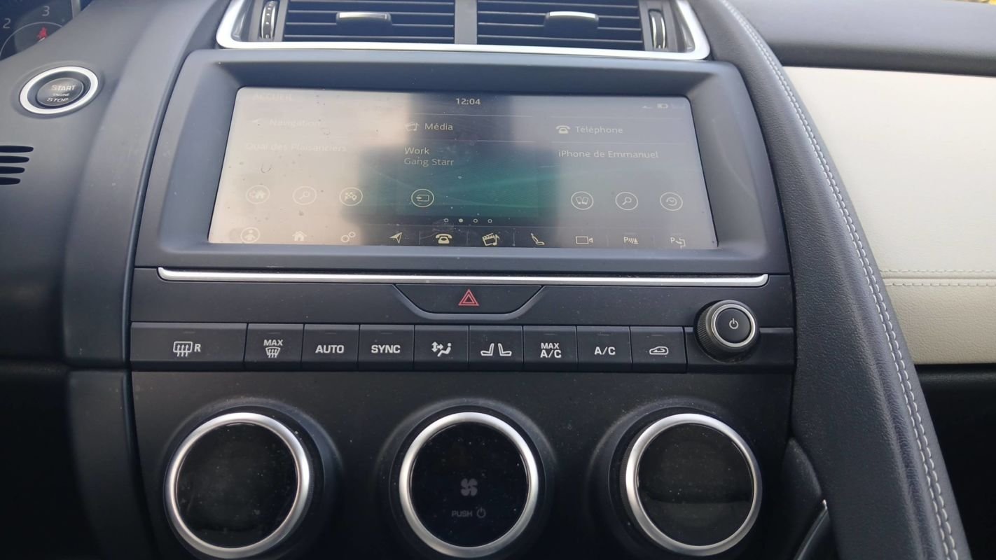 Jaguar E-PACE - Photo 28