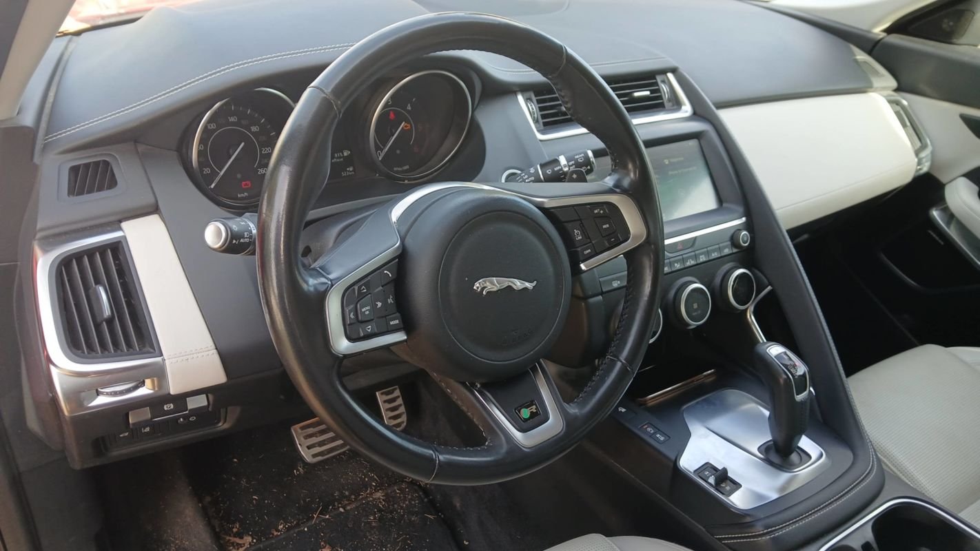 Jaguar E-PACE - Photo 8