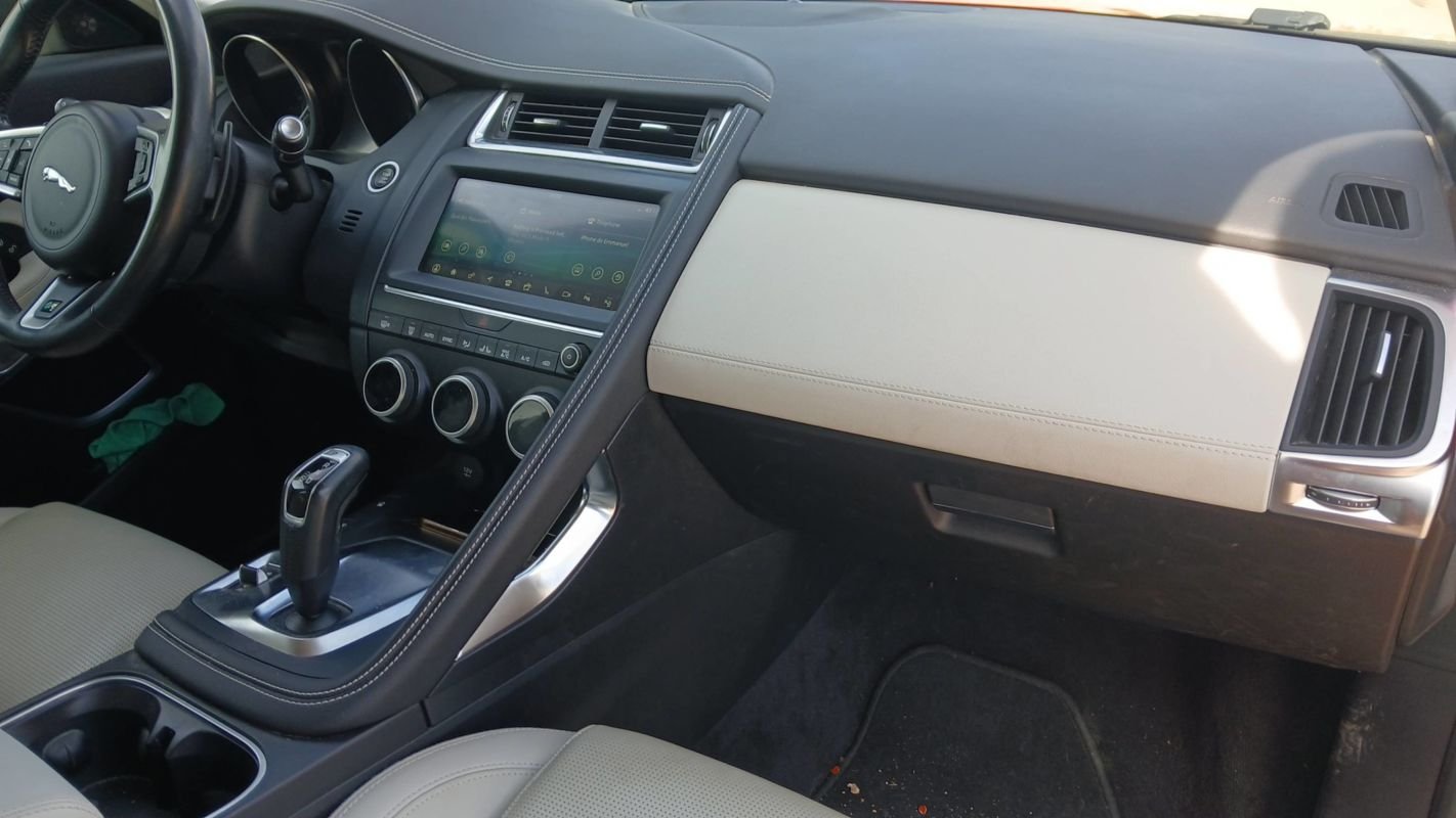 Jaguar E-PACE - Photo 10