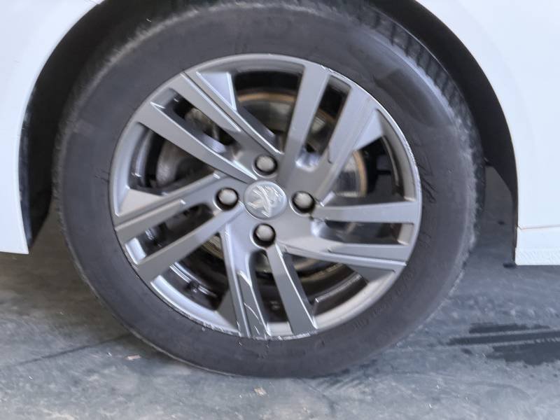 Peugeot 208 - Photo 18