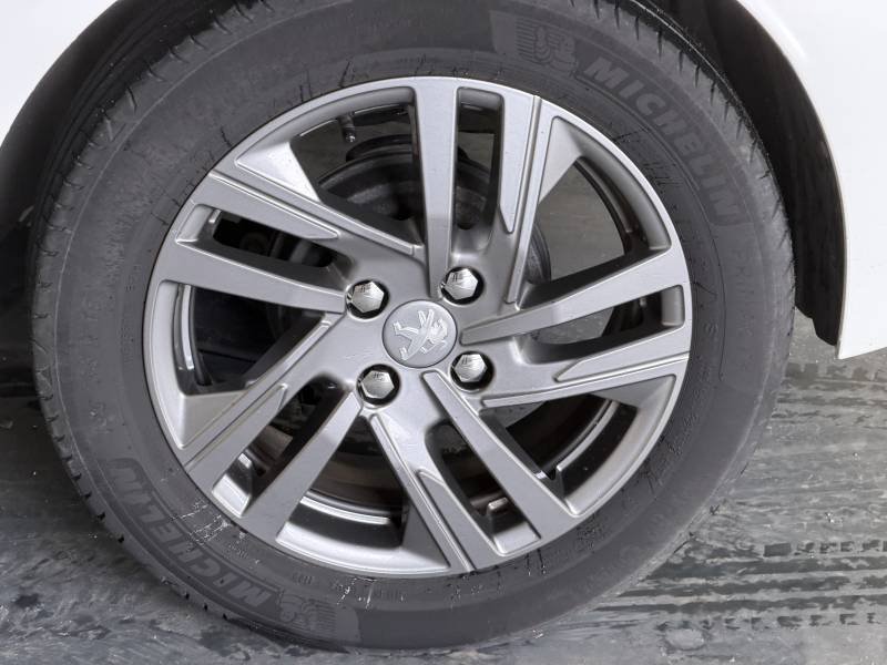 Peugeot 208 - Photo 9