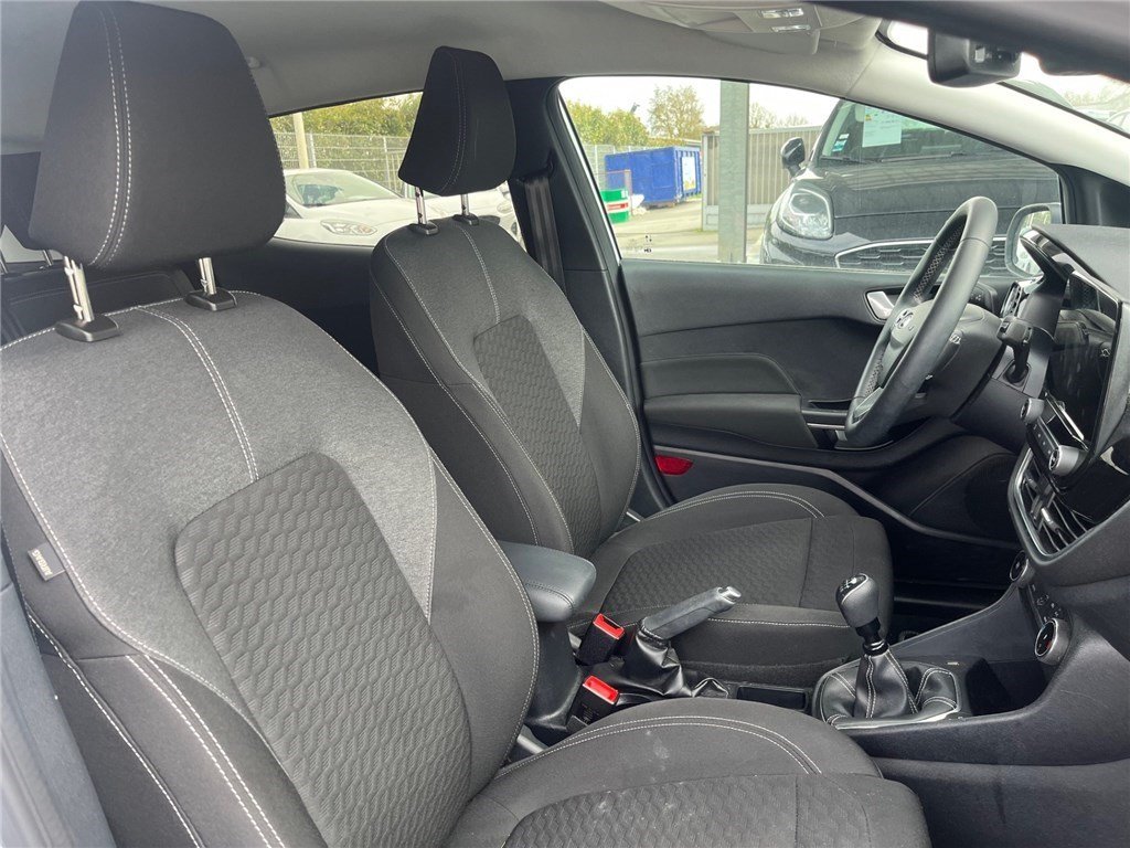 Ford Fiesta - Photo 11