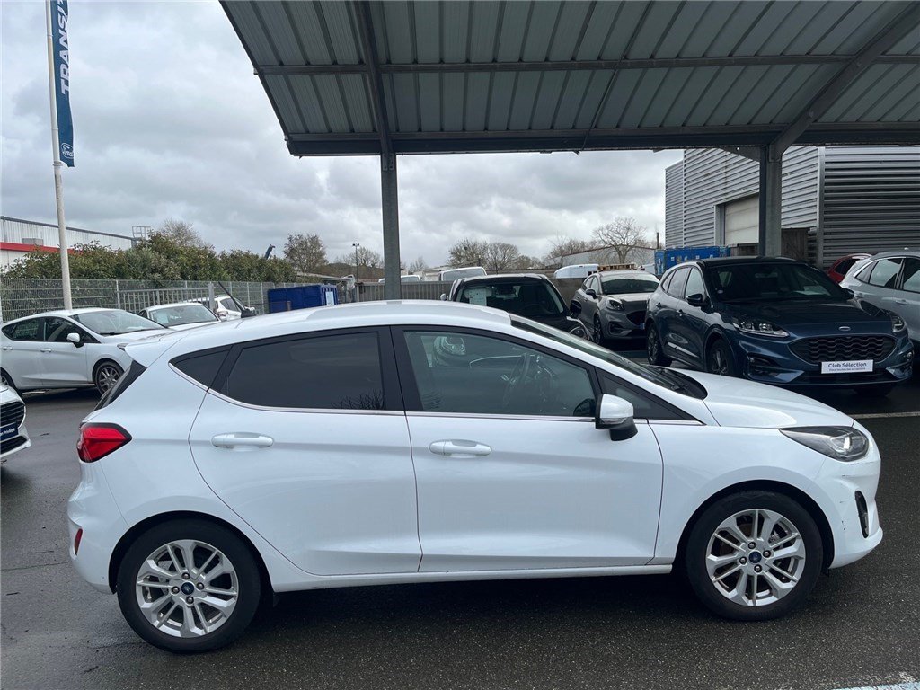 Ford Fiesta - Photo 4