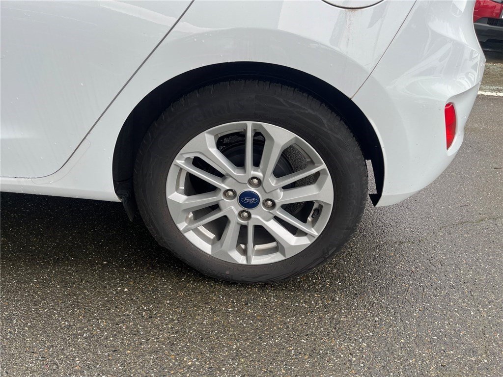 Ford Fiesta - Photo 8