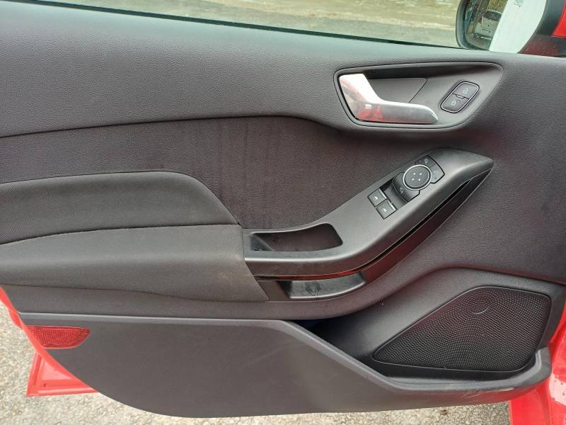 Ford Fiesta - Photo 13