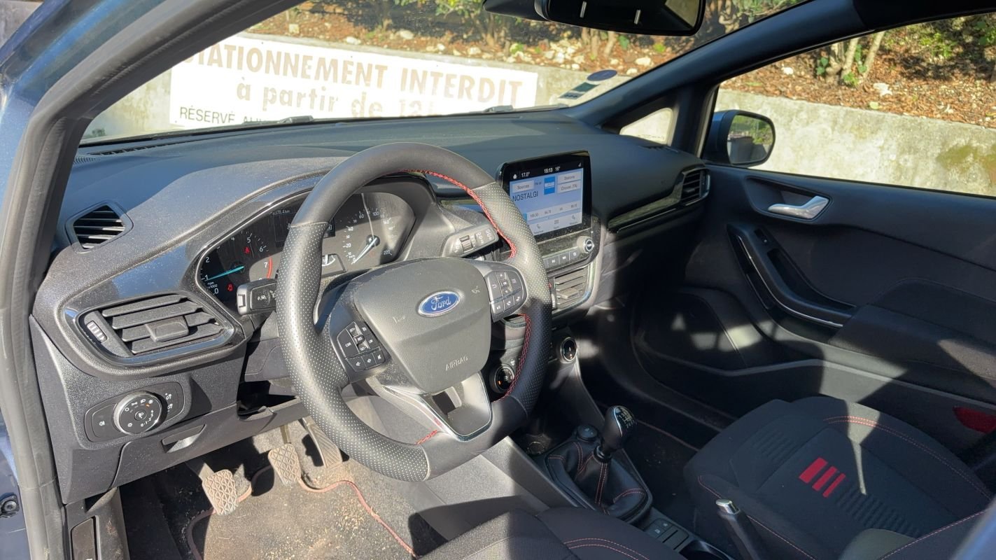 Ford Fiesta - Photo 8