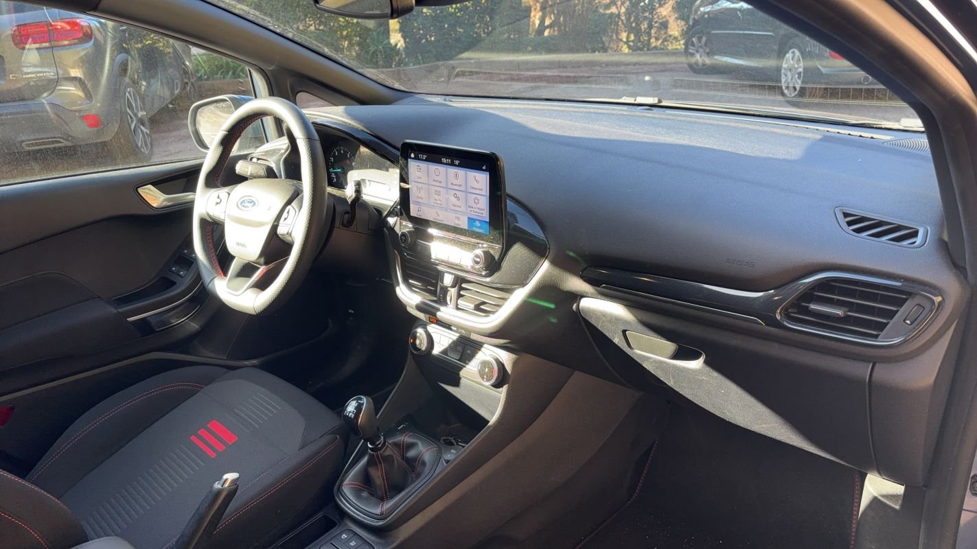 Ford Fiesta - Photo 10