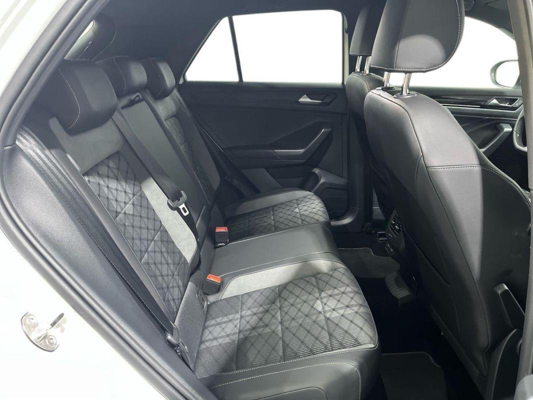 Volkswagen T-Roc - Photo 23