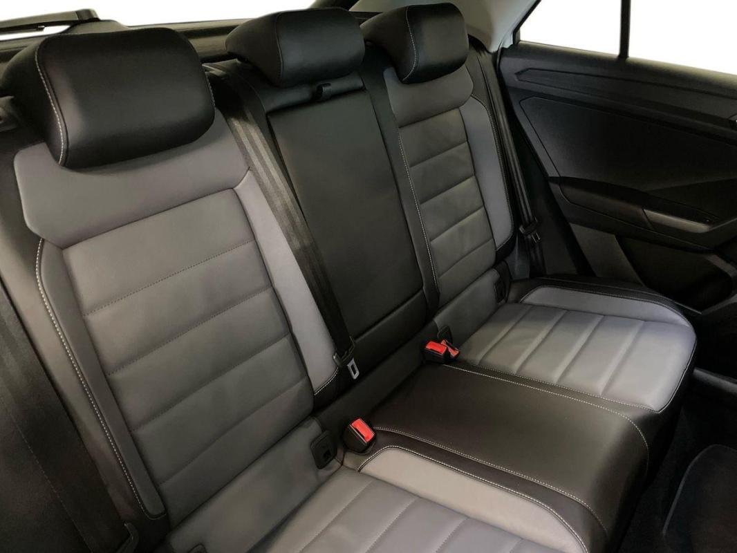 Volkswagen T-Roc - Photo 23