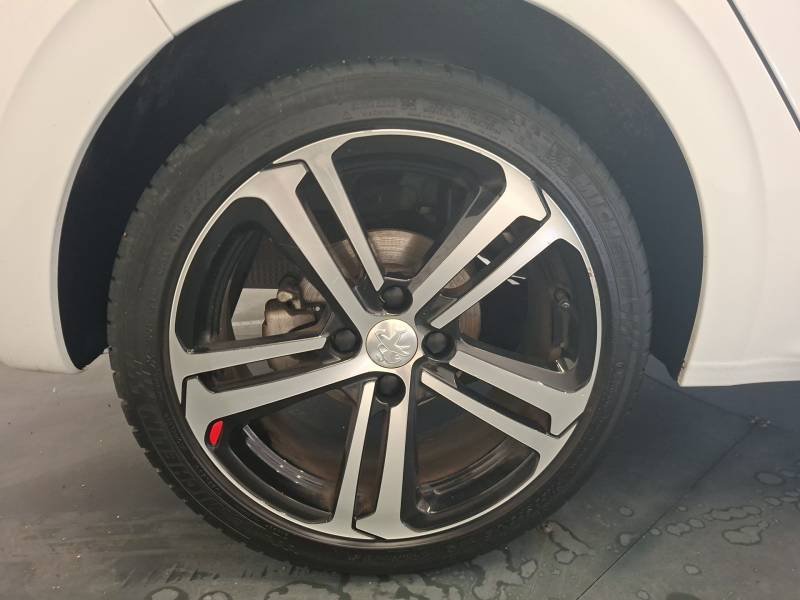 Peugeot 208 - Photo 11