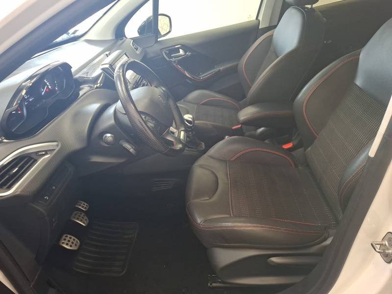 Peugeot 208 - Photo 13
