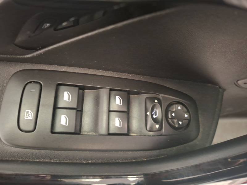 Peugeot 208 - Photo 22