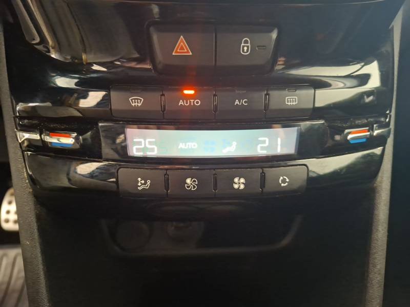 Peugeot 208 - Photo 31