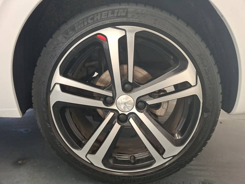 Peugeot 208 - Photo 10