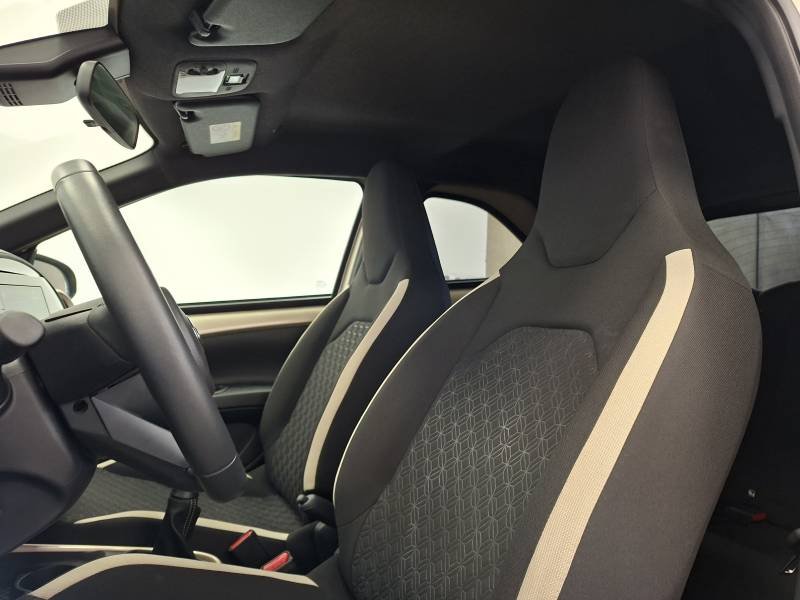 Toyota aygo x - Photo 19