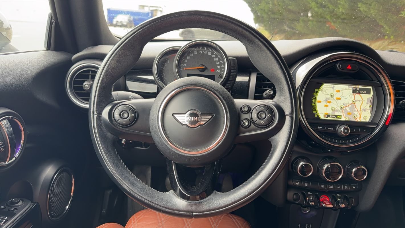 Mini Cabrio - Photo 23