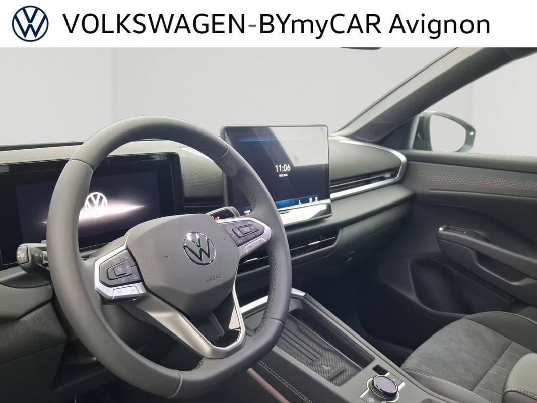 Volkswagen T-Roc - Photo 21