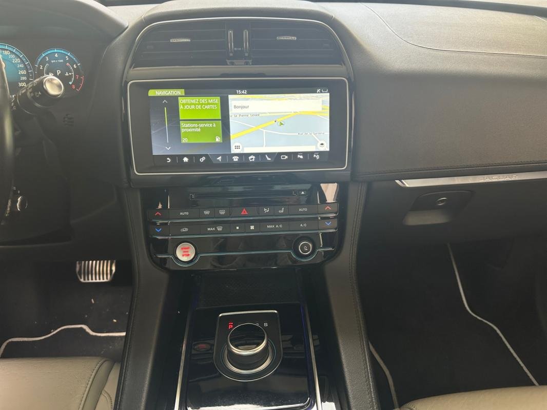 Jaguar F-Pace - Photo 11