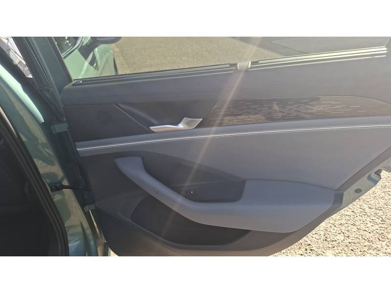 Volkswagen Passat - Photo 21