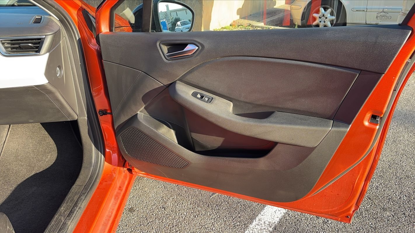 Renault Clio - Photo 24