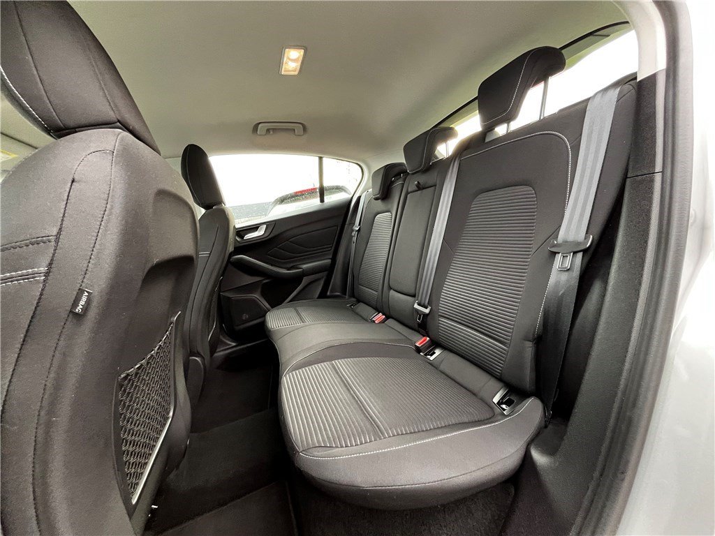 Ford Focus - Photo 12