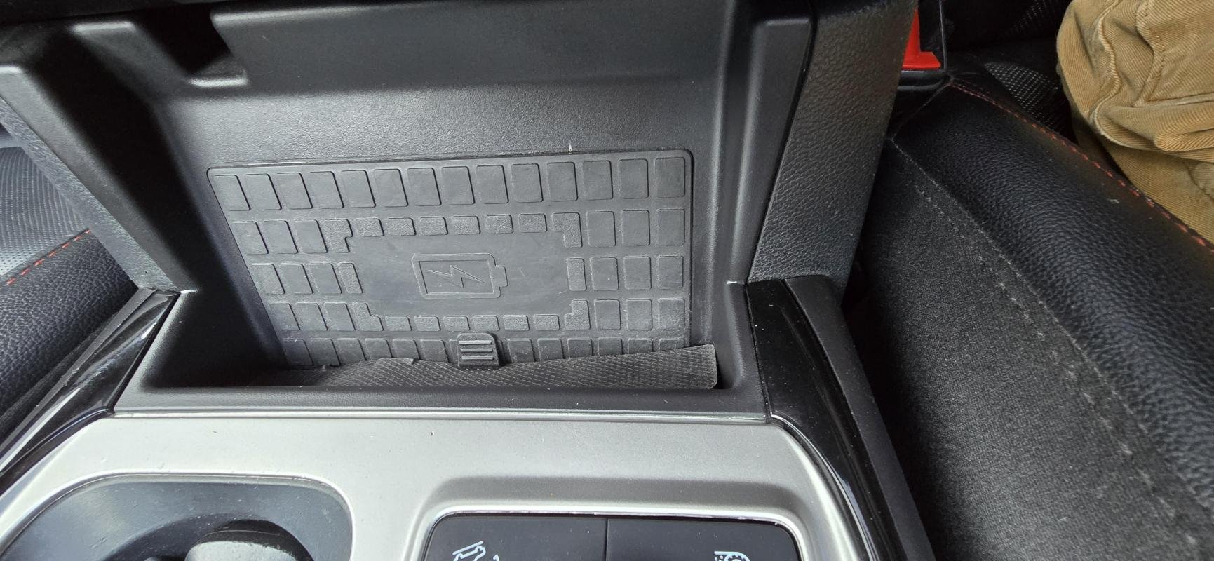 Ford Explorer - Photo 26