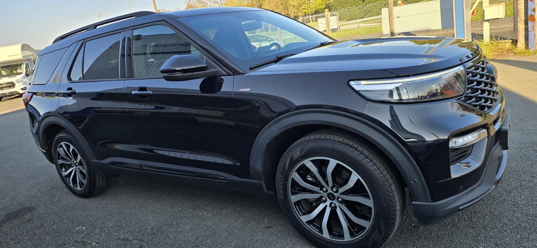 Ford Explorer - Photo 3
