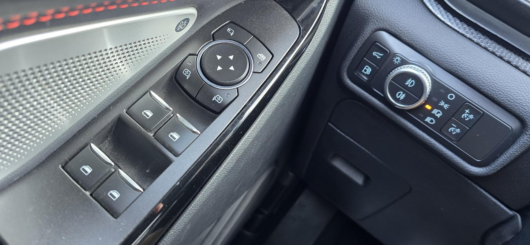 Ford Explorer - Photo 31