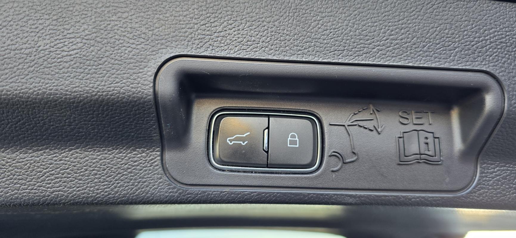 Ford Explorer - Photo 34
