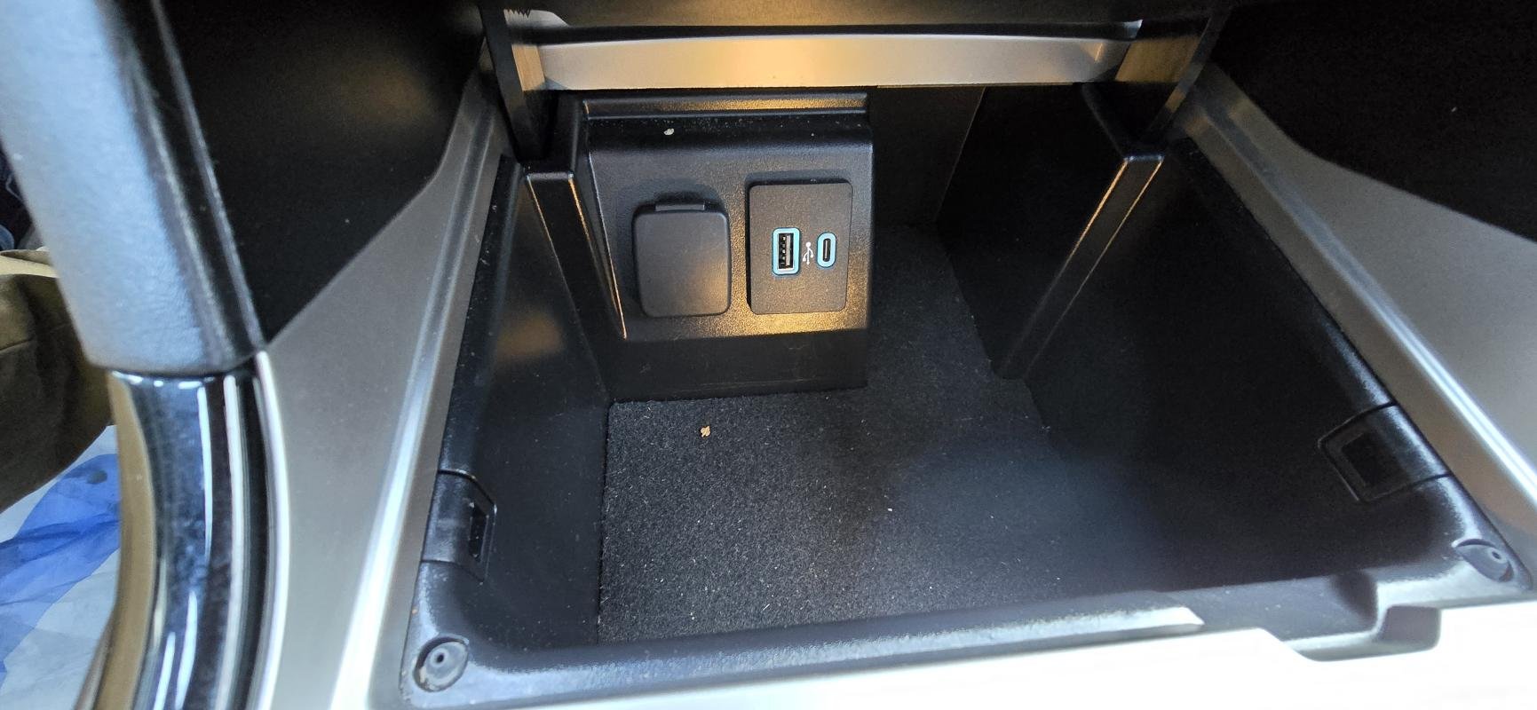 Ford Explorer - Photo 38