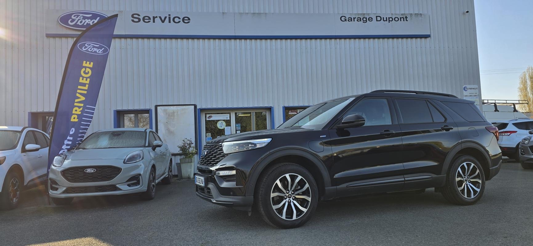 Ford Explorer - Photo 40