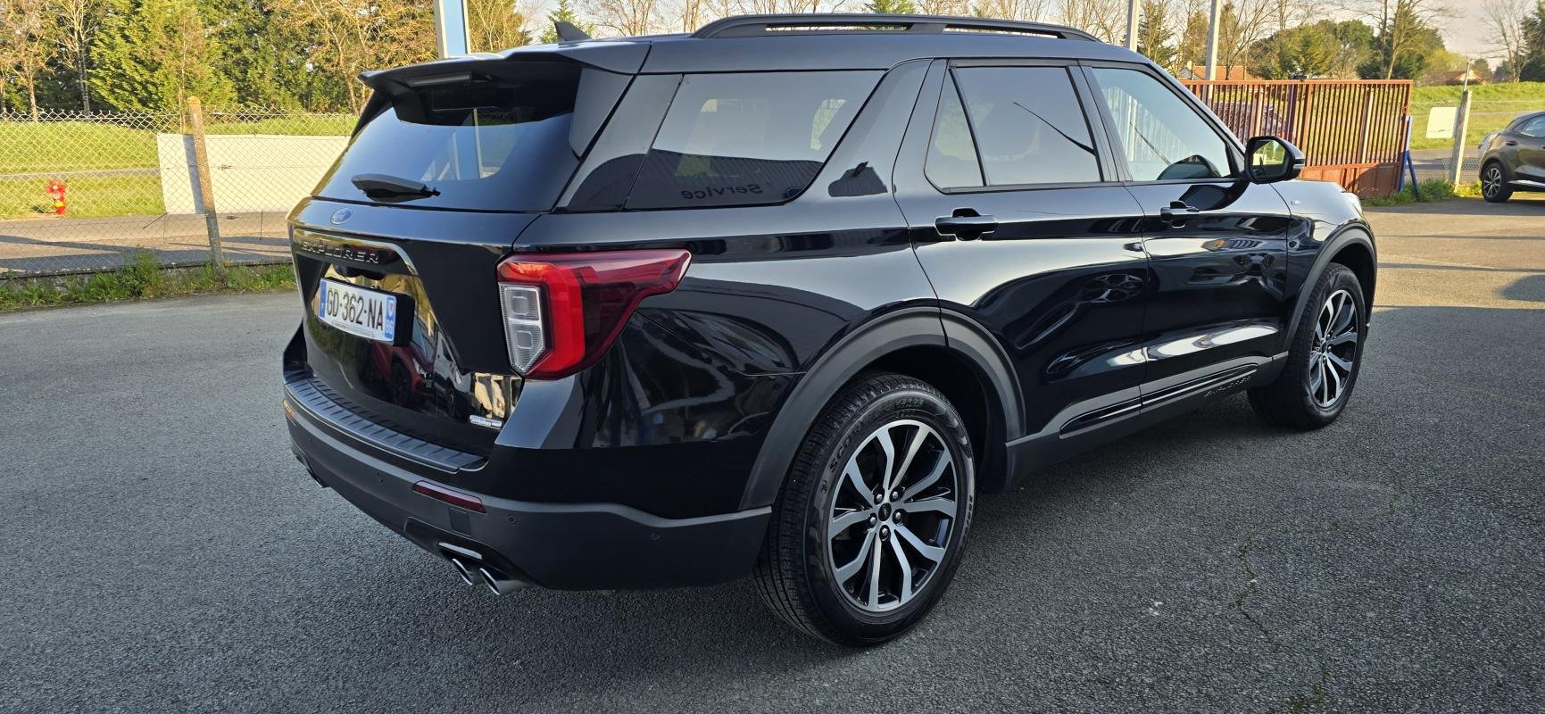 Ford Explorer - Photo 4