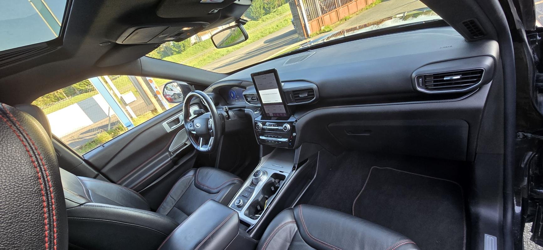 Ford Explorer - Photo 6